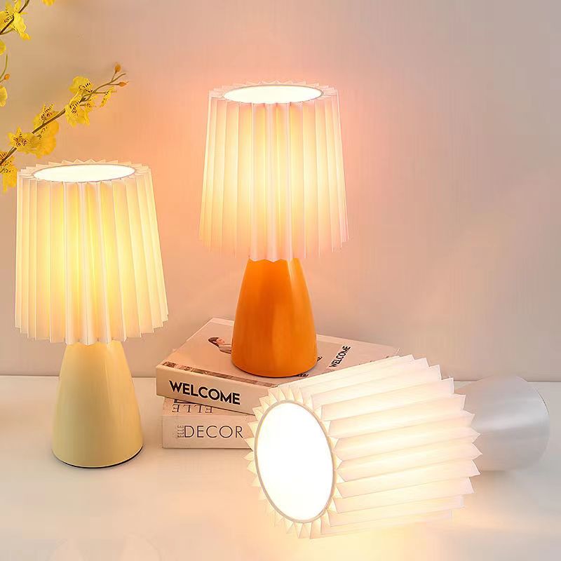 Classic Korean Style Ceramic Pleated Table Lamp